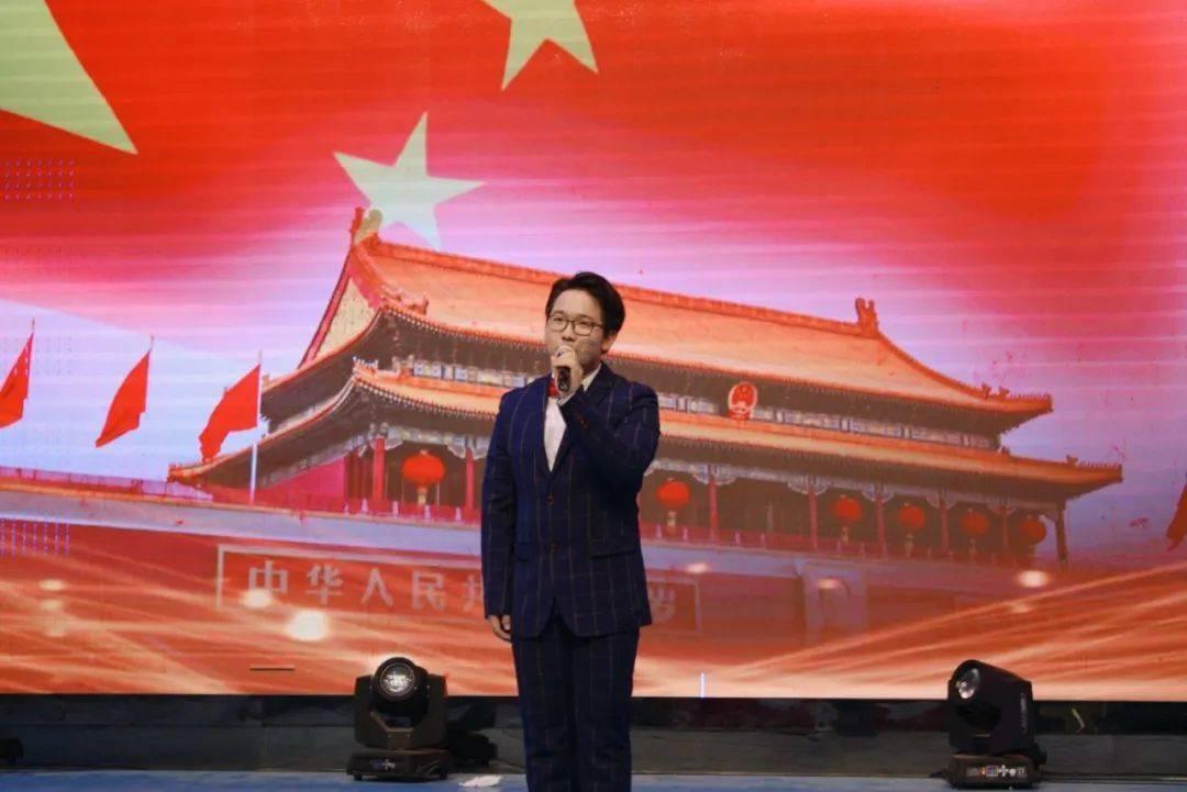 冰洞逃生
